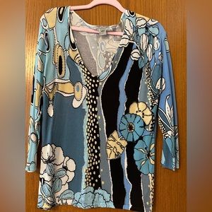 Ladies designer Alberto Makali lightweight gauge sweater. XL fits like Large.